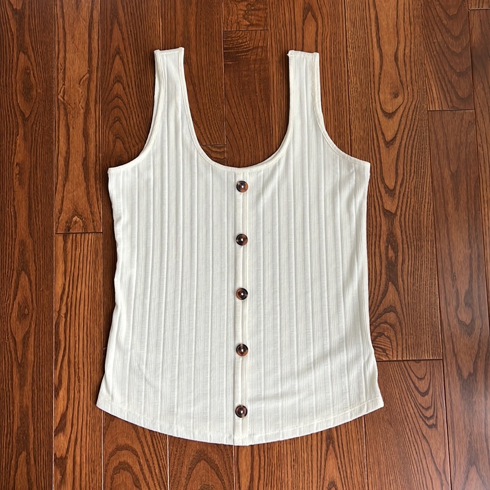 NWOT Maurices Tank with Buttons